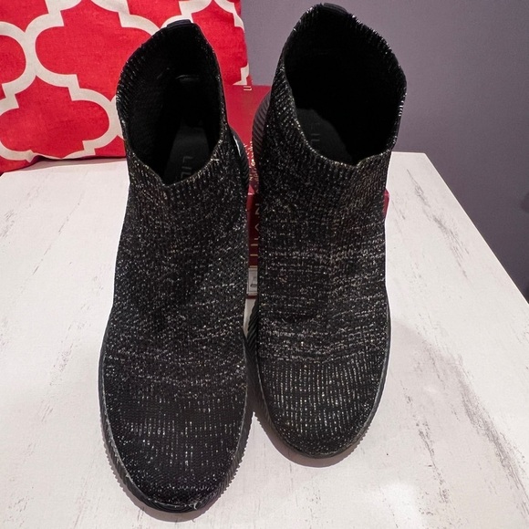 Liliana Geezy 6 Black & White Ladies Boots with Sock-like Design and Rubber Sole - Picture 4 of 10